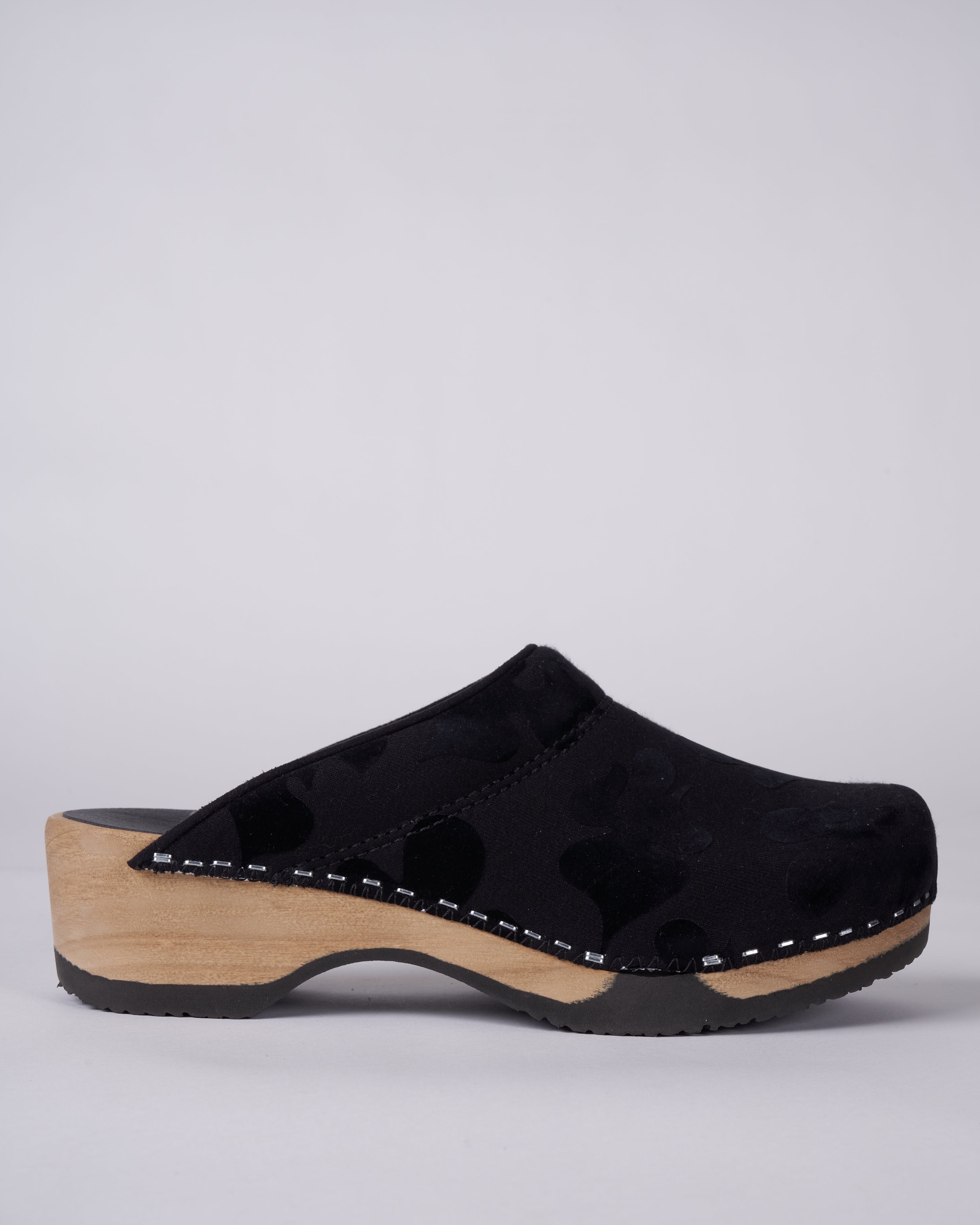 magnafied, 1020 wooden clog bottom w/cloth upper - black/black