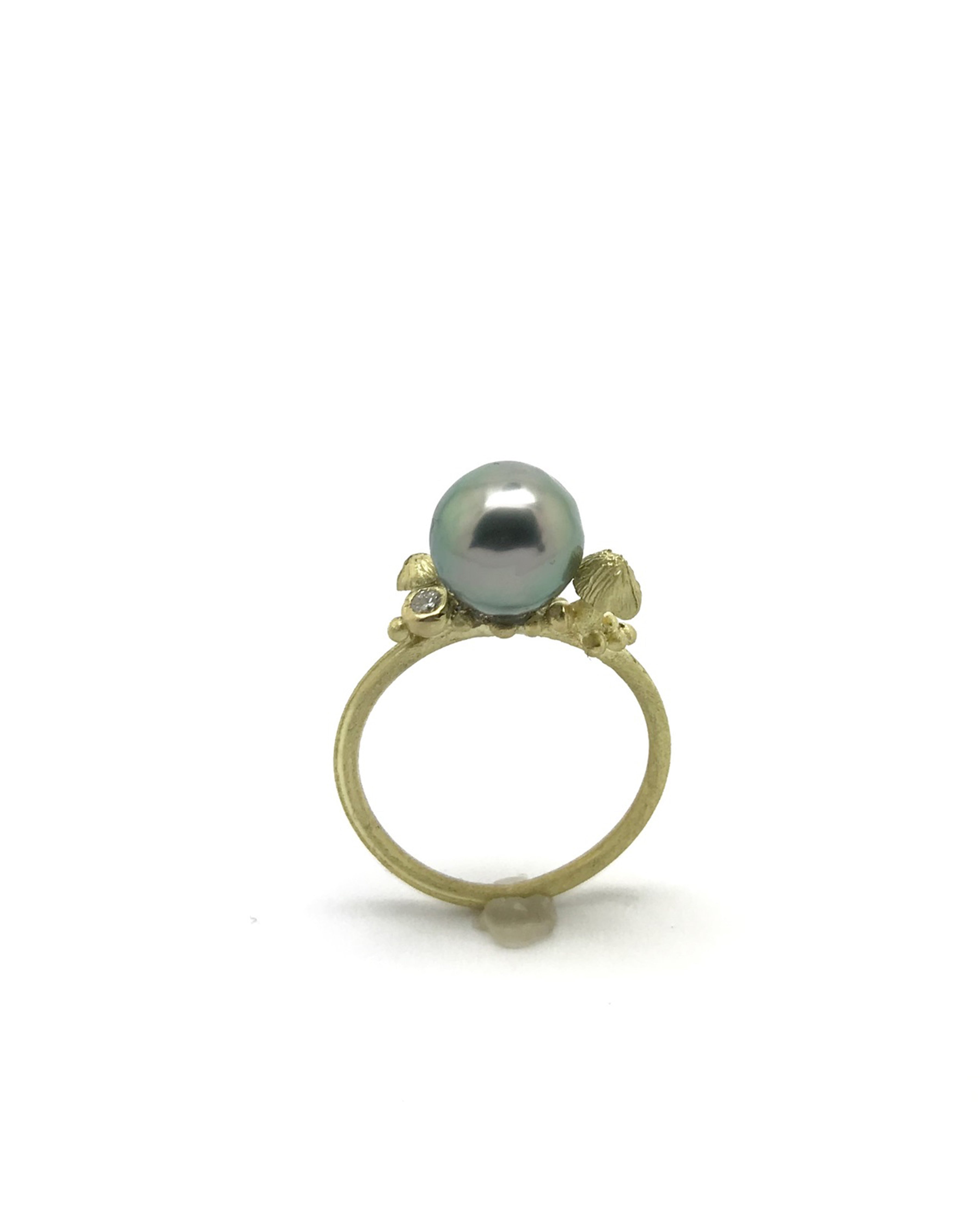 lene vibe, 18k gold ring with tahiti pearl .03 ct diamond