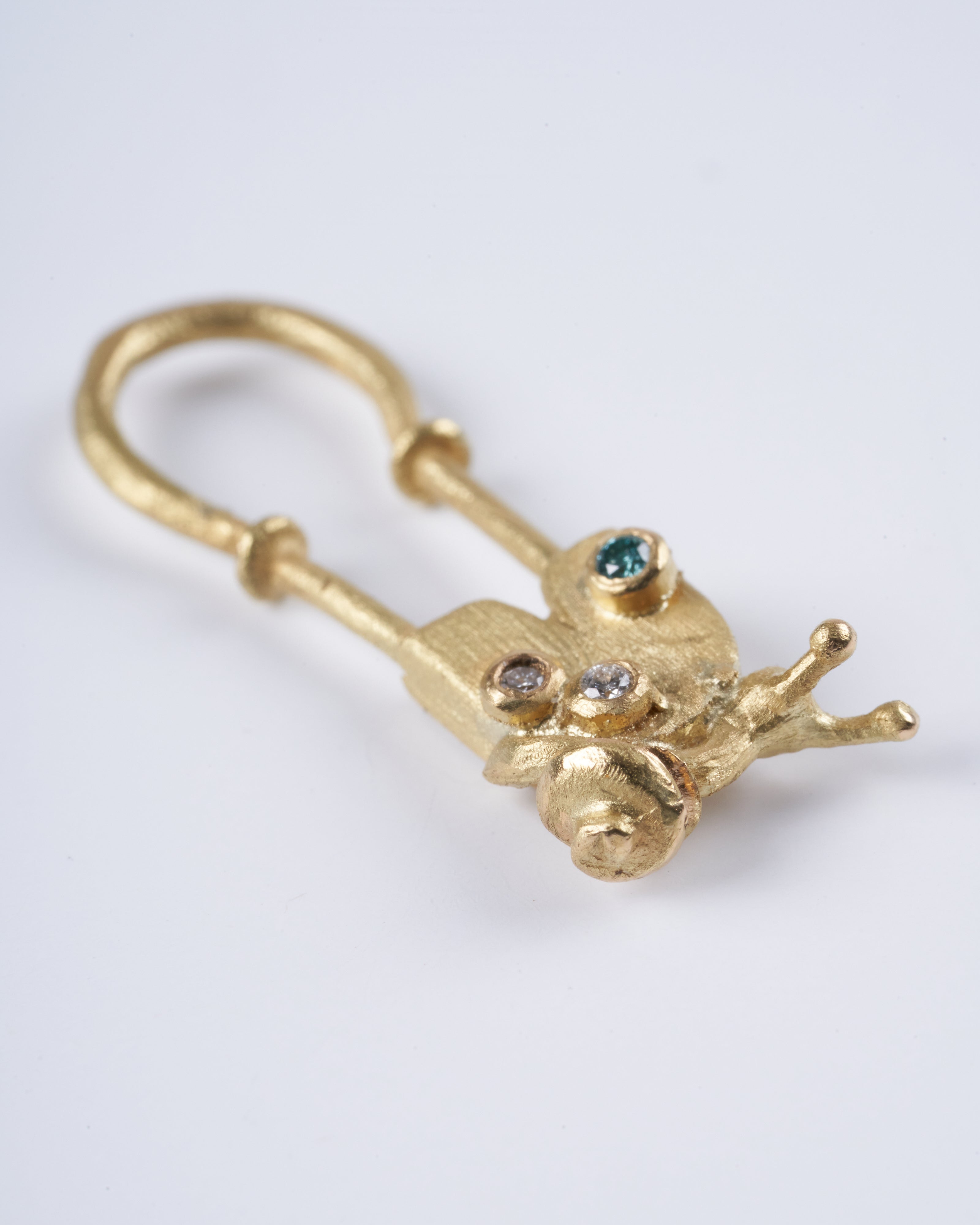 lene vibe, 18k gold safety pin with snail and colored diamonds - gold