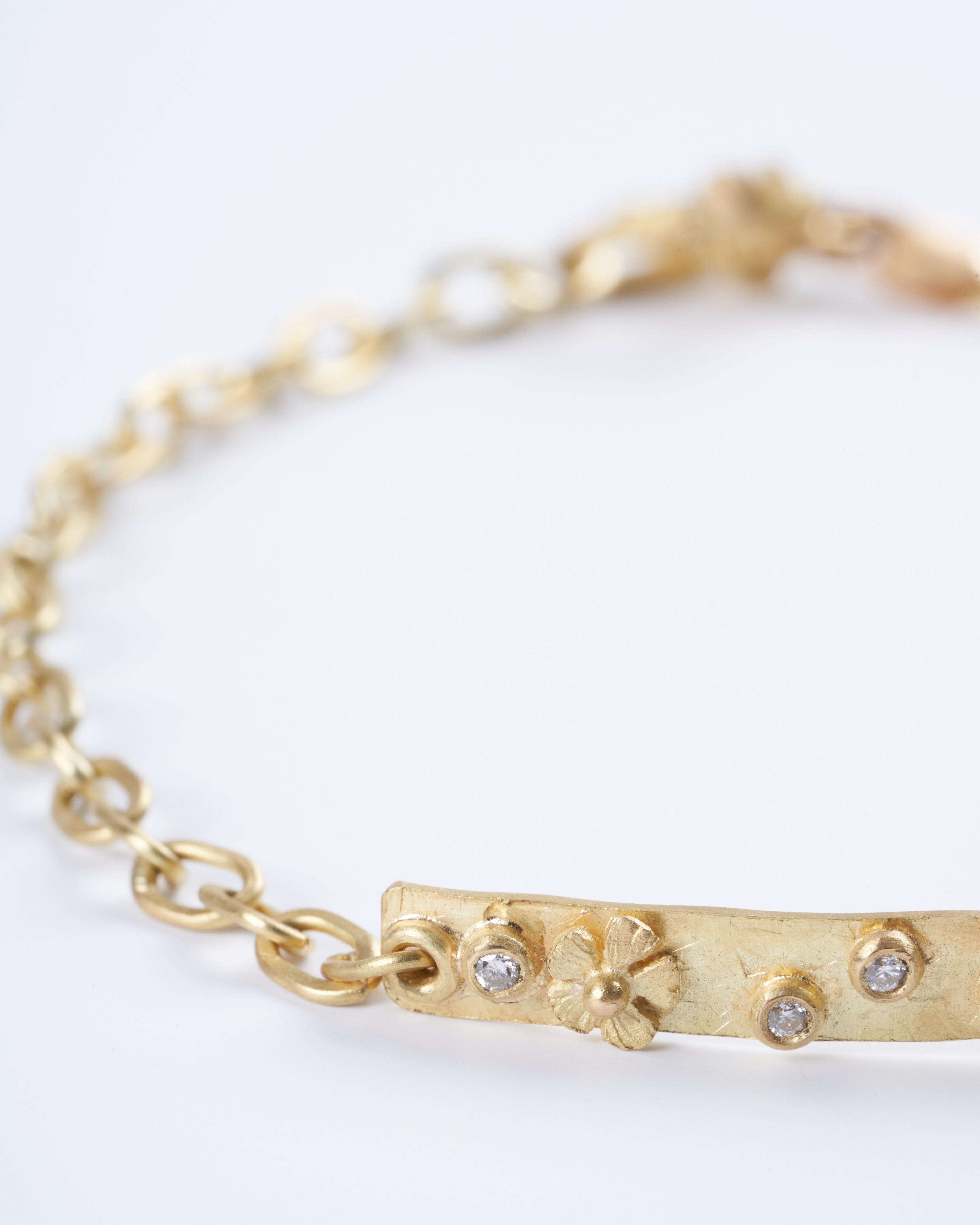 lene vibe, 18k yellow gold and white diamonds