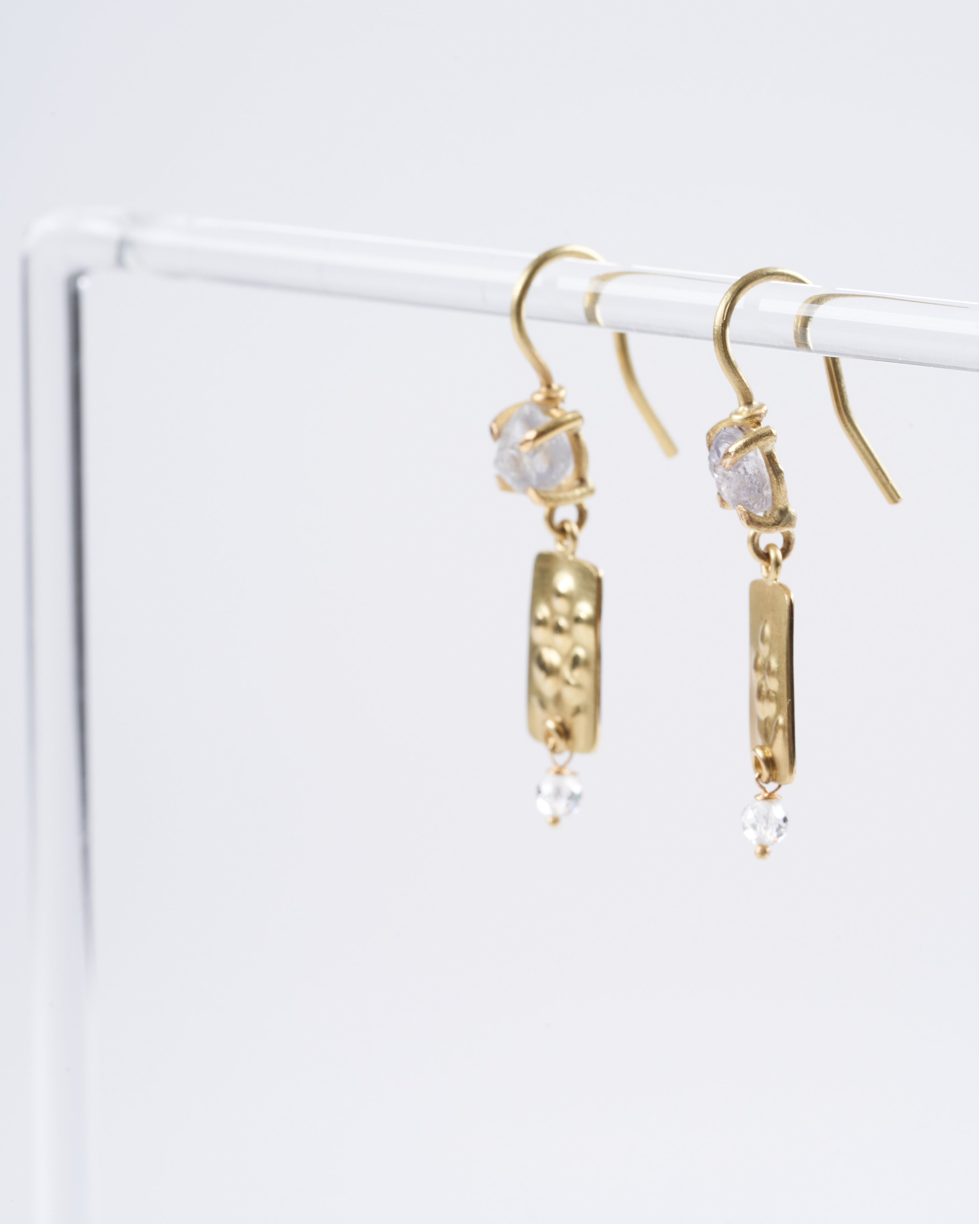 lene vibe, 18k yellow gold earrings with raw sapphires and diamonds - gold