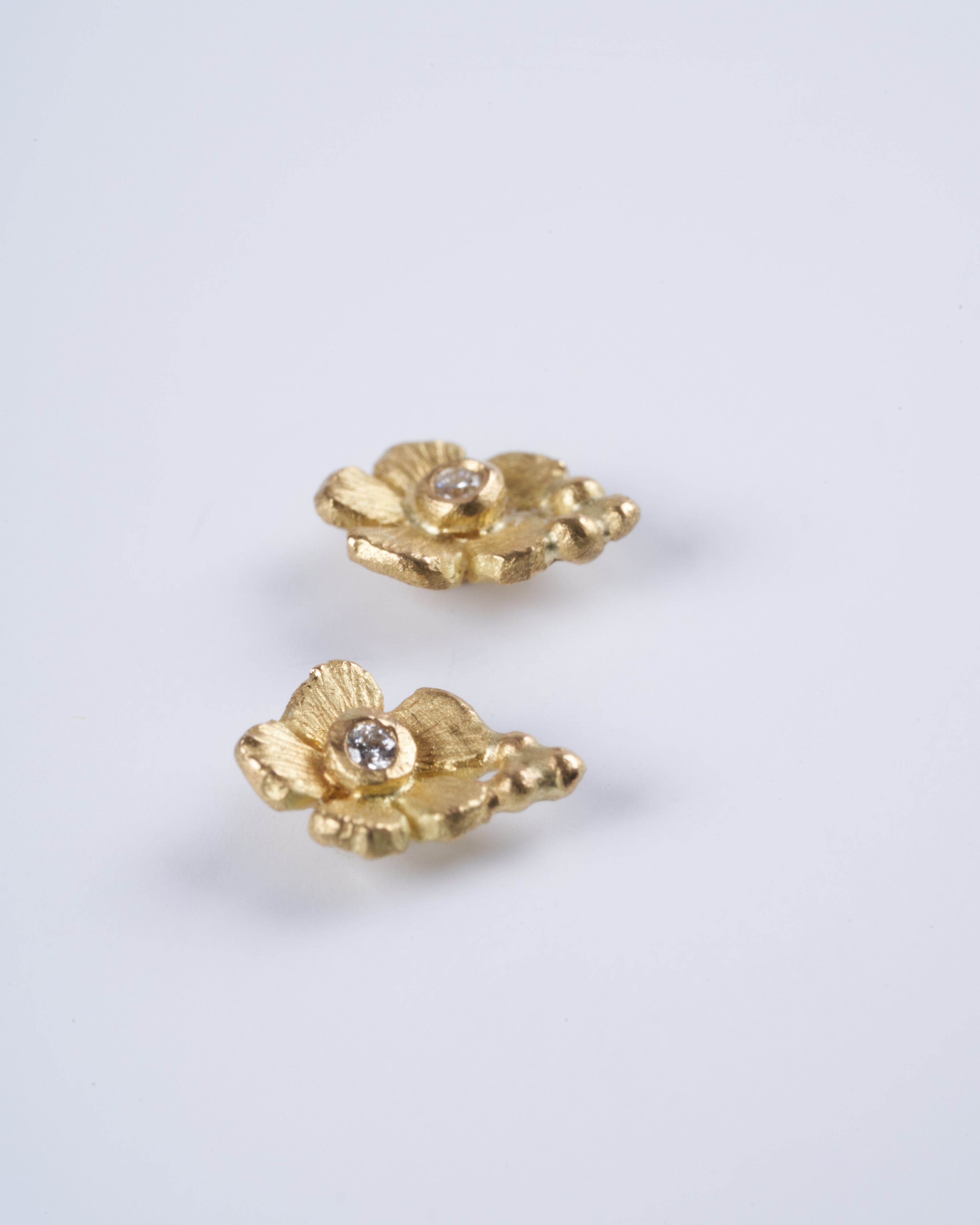 lene vibe, 18k yellow gold earrings with white diamonds - gold