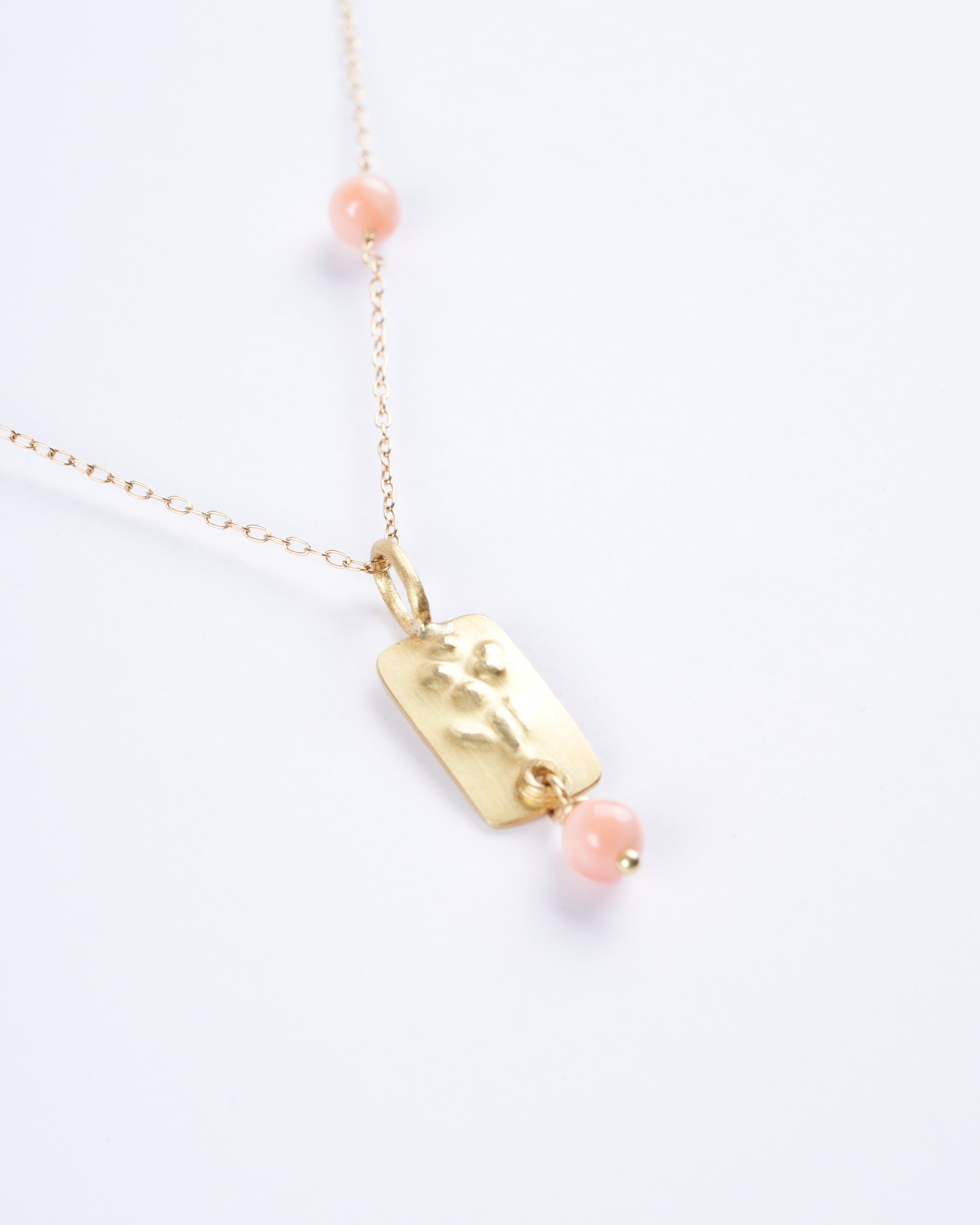 lene vibe, 18k yellow gold pendant necklace with coral beads - gold