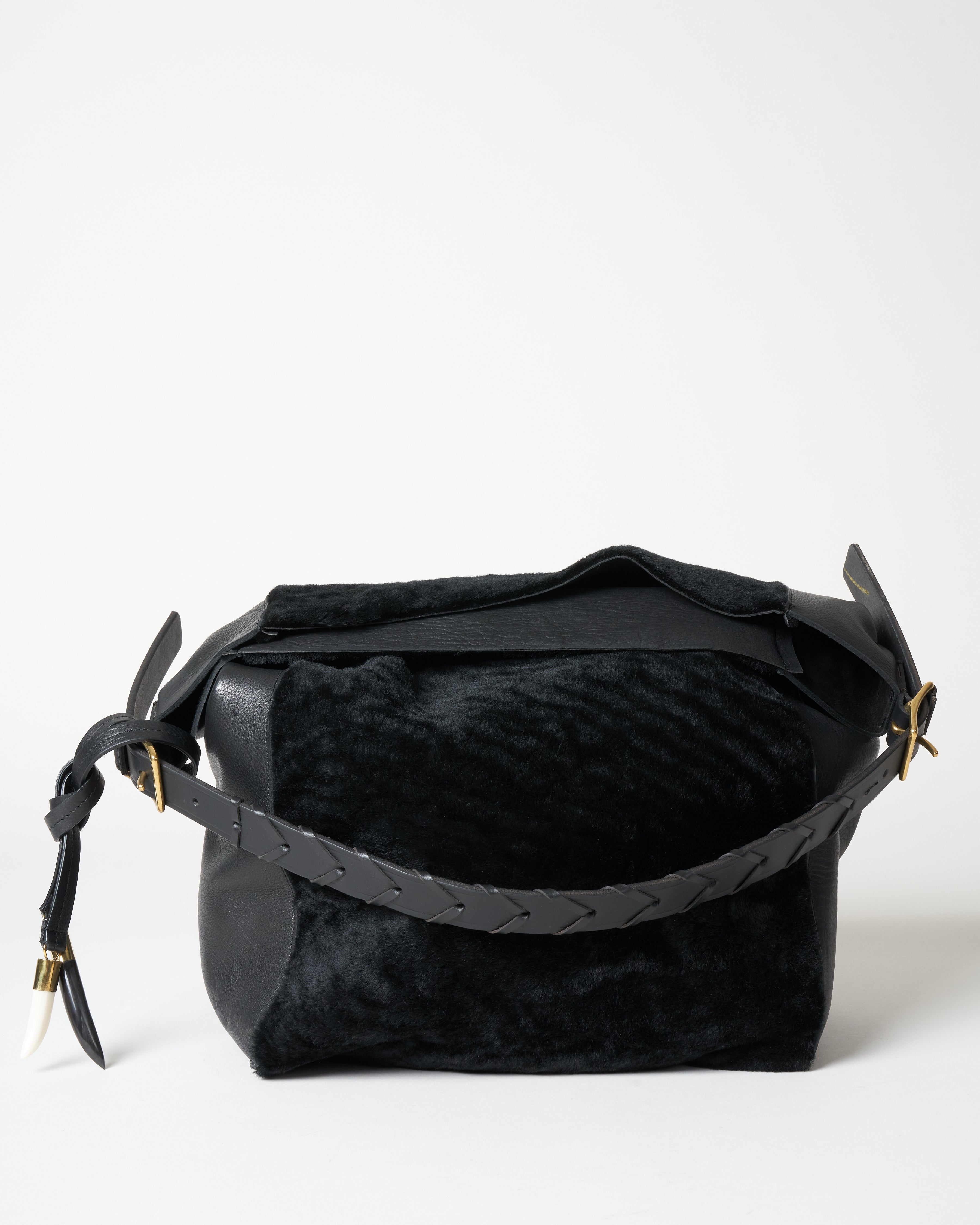 kempton and co, black shearling cowdray hobo bag - black