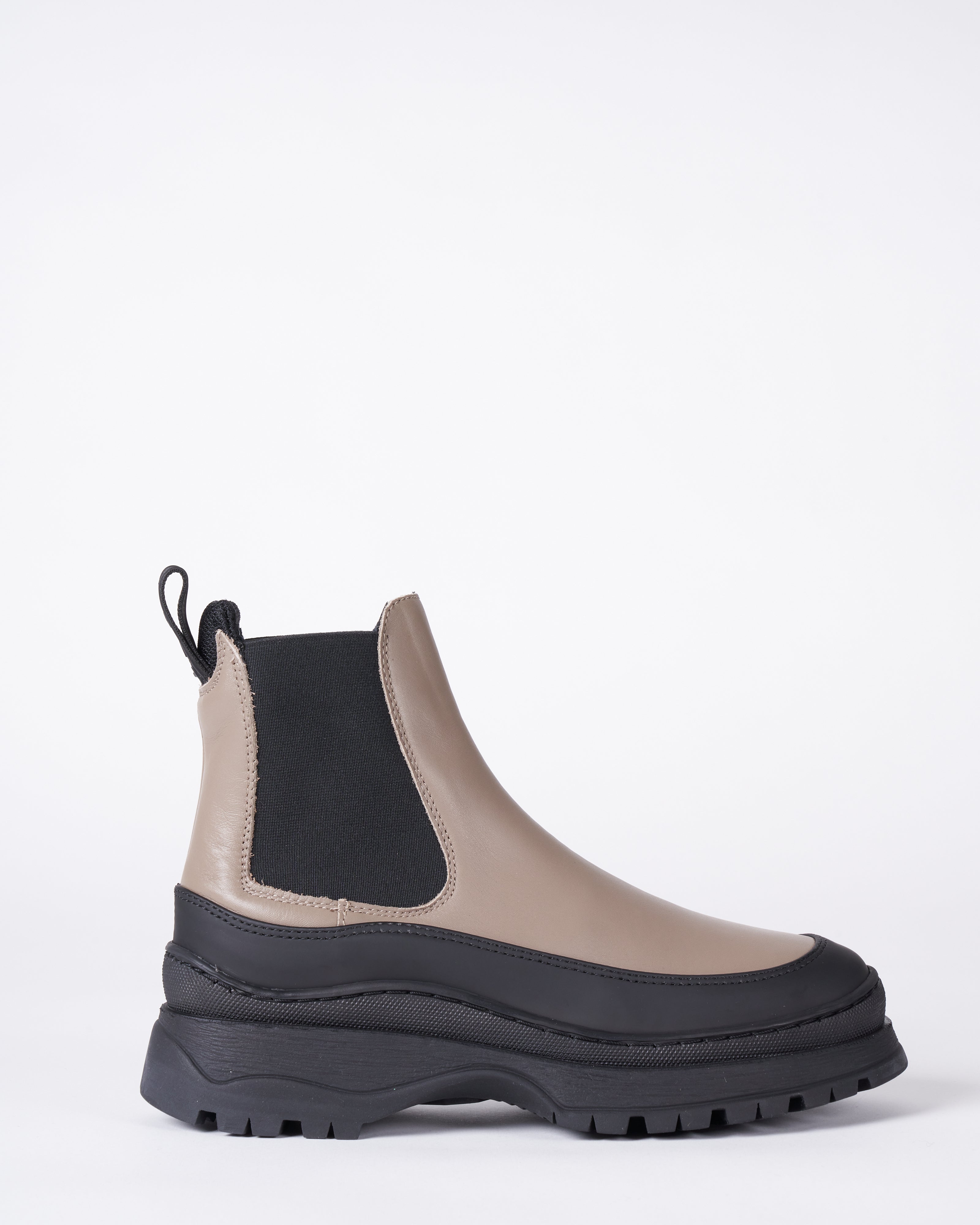 last studio, chelsea - short lug sole boot