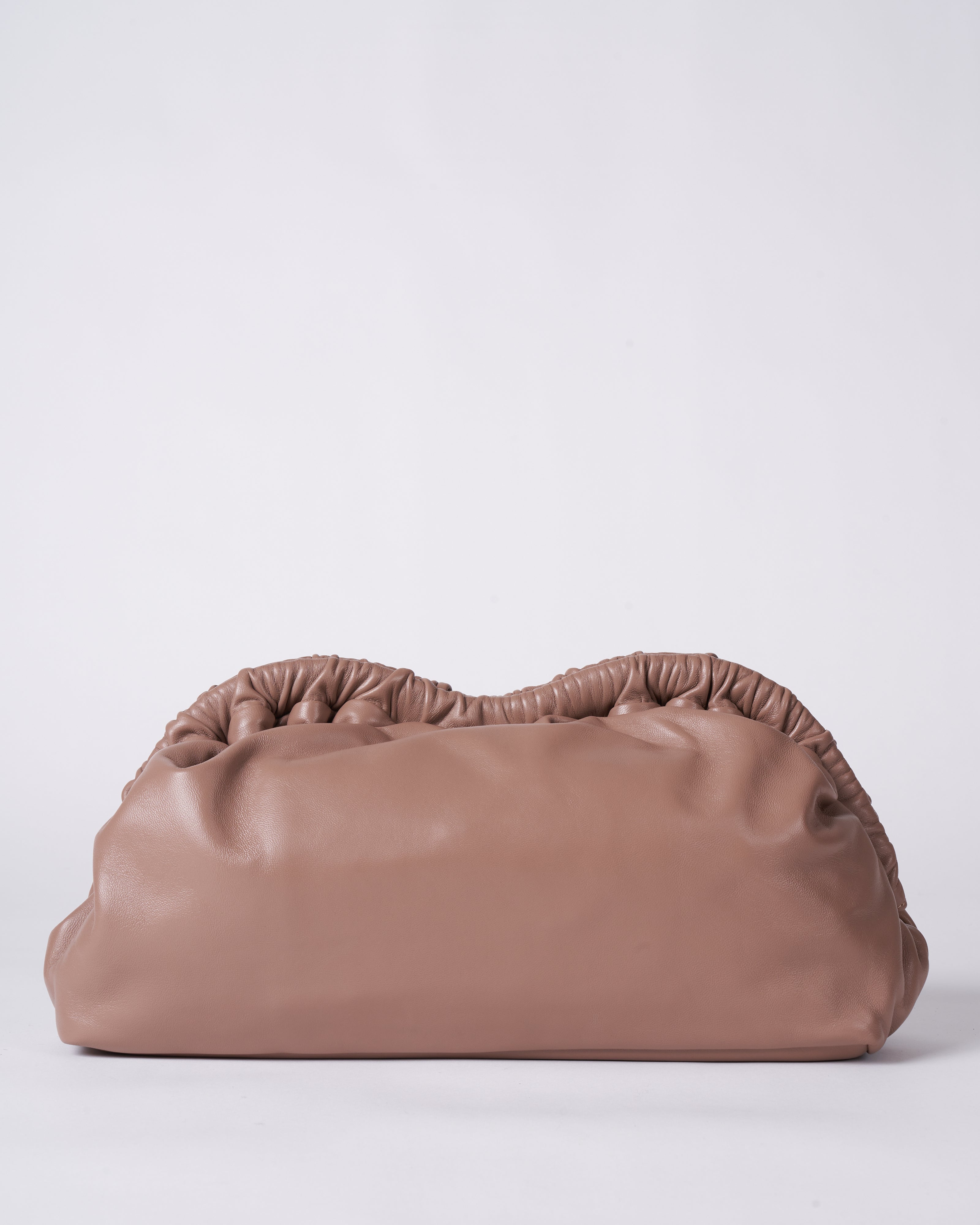 Mansur Gavriel, cloud clutch - biscotto