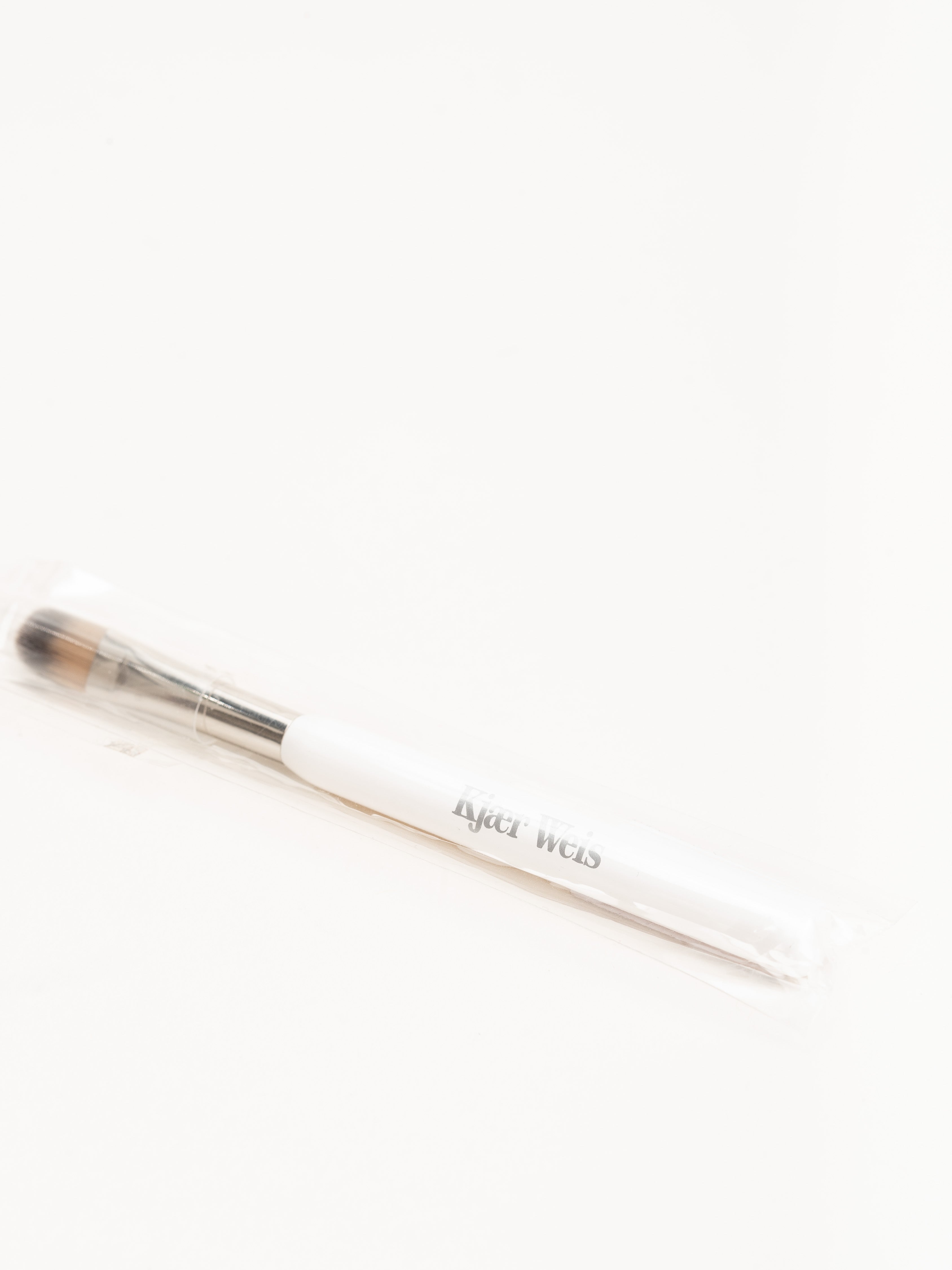 kjaer weis, concealer (foundation) brush