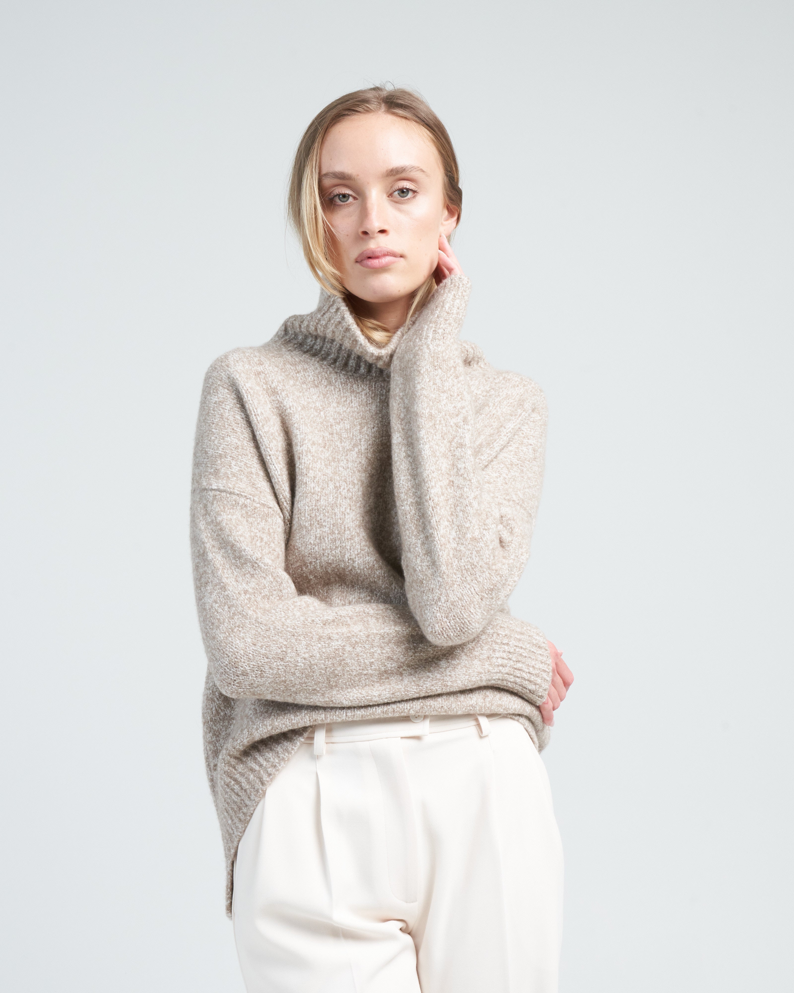 lisa yang, elwinn sweater - speckled light sand bouclè px