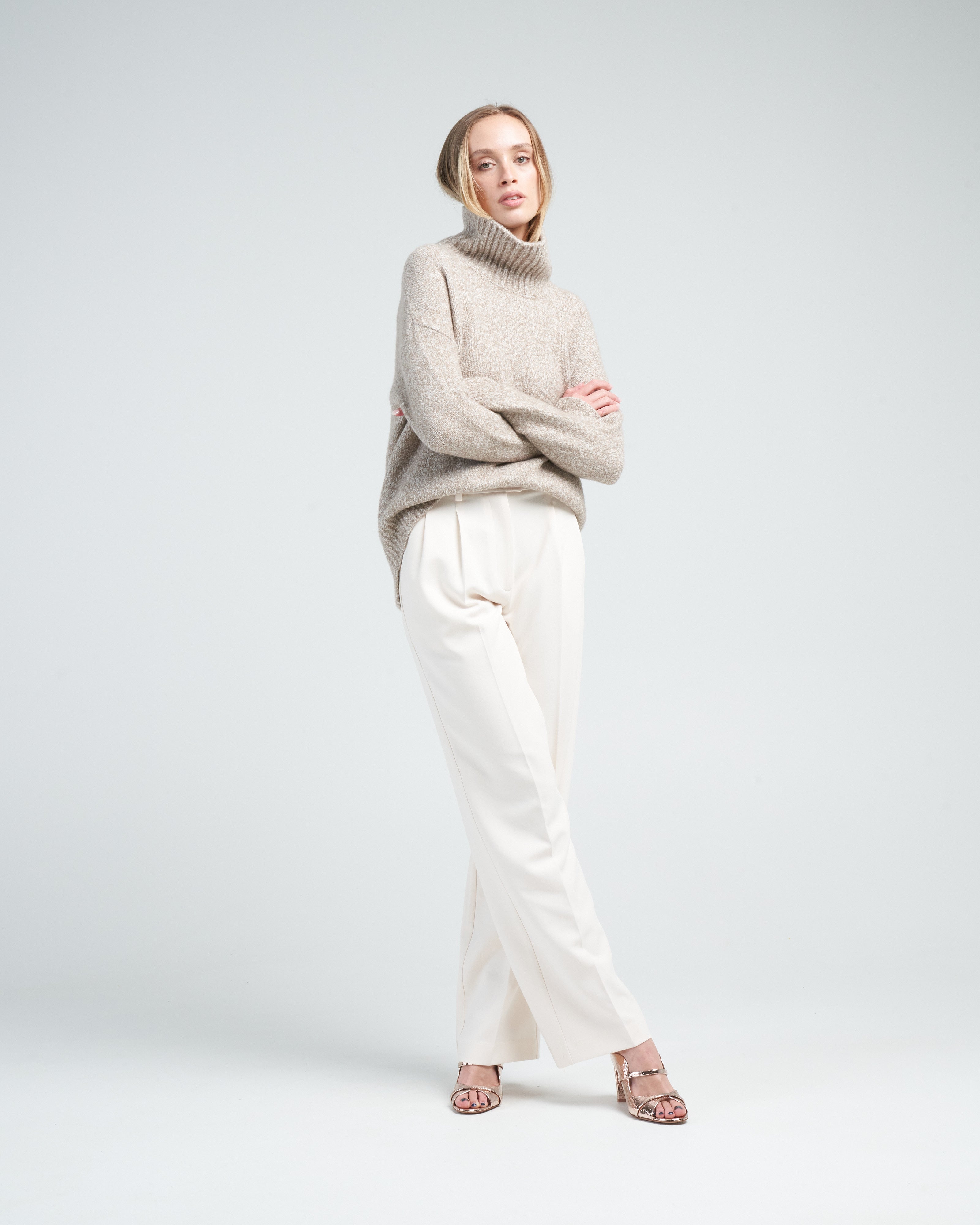 lisa yang, elwinn sweater - speckled light sand bouclè px