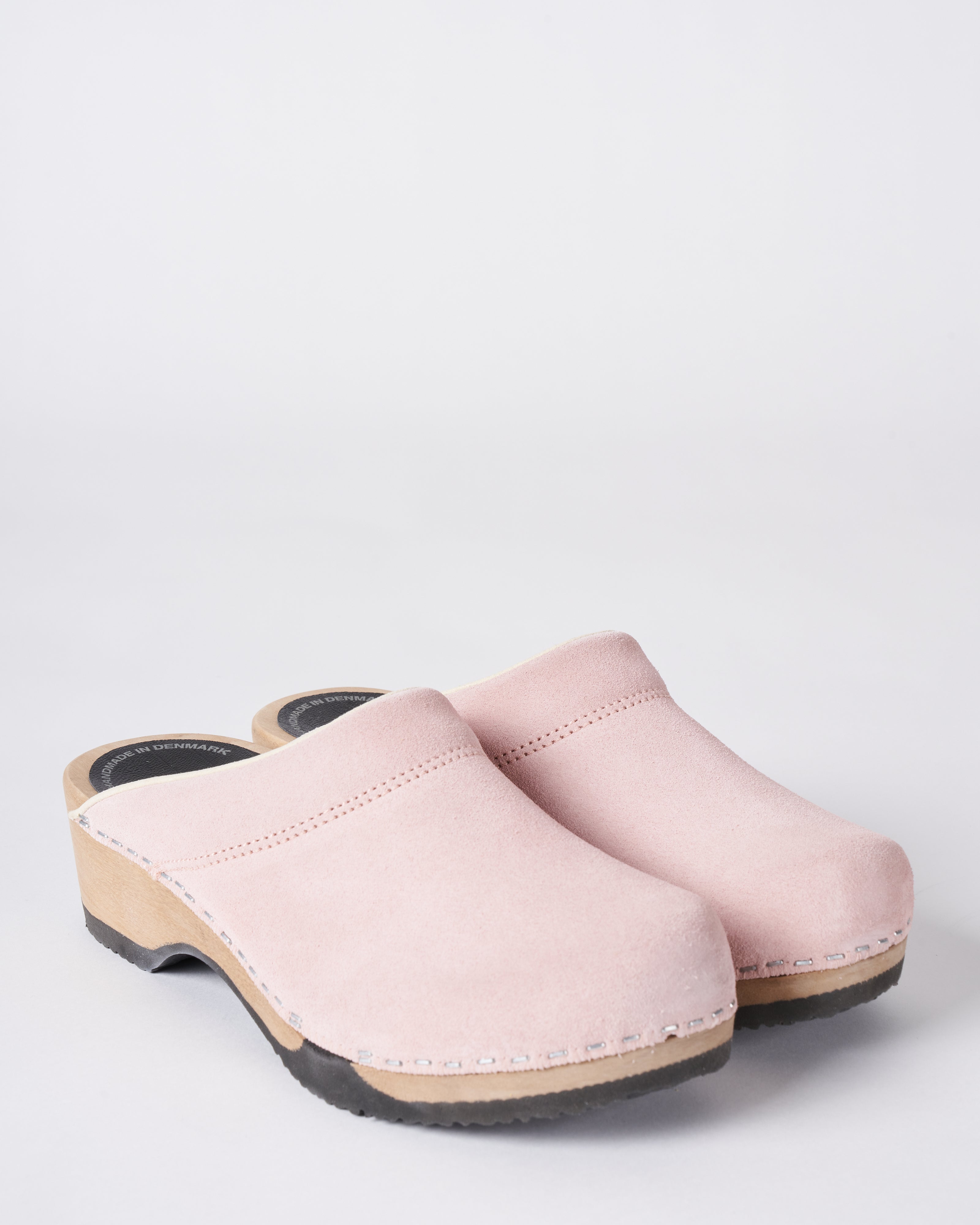 magnafied, embla clog - salmon suede