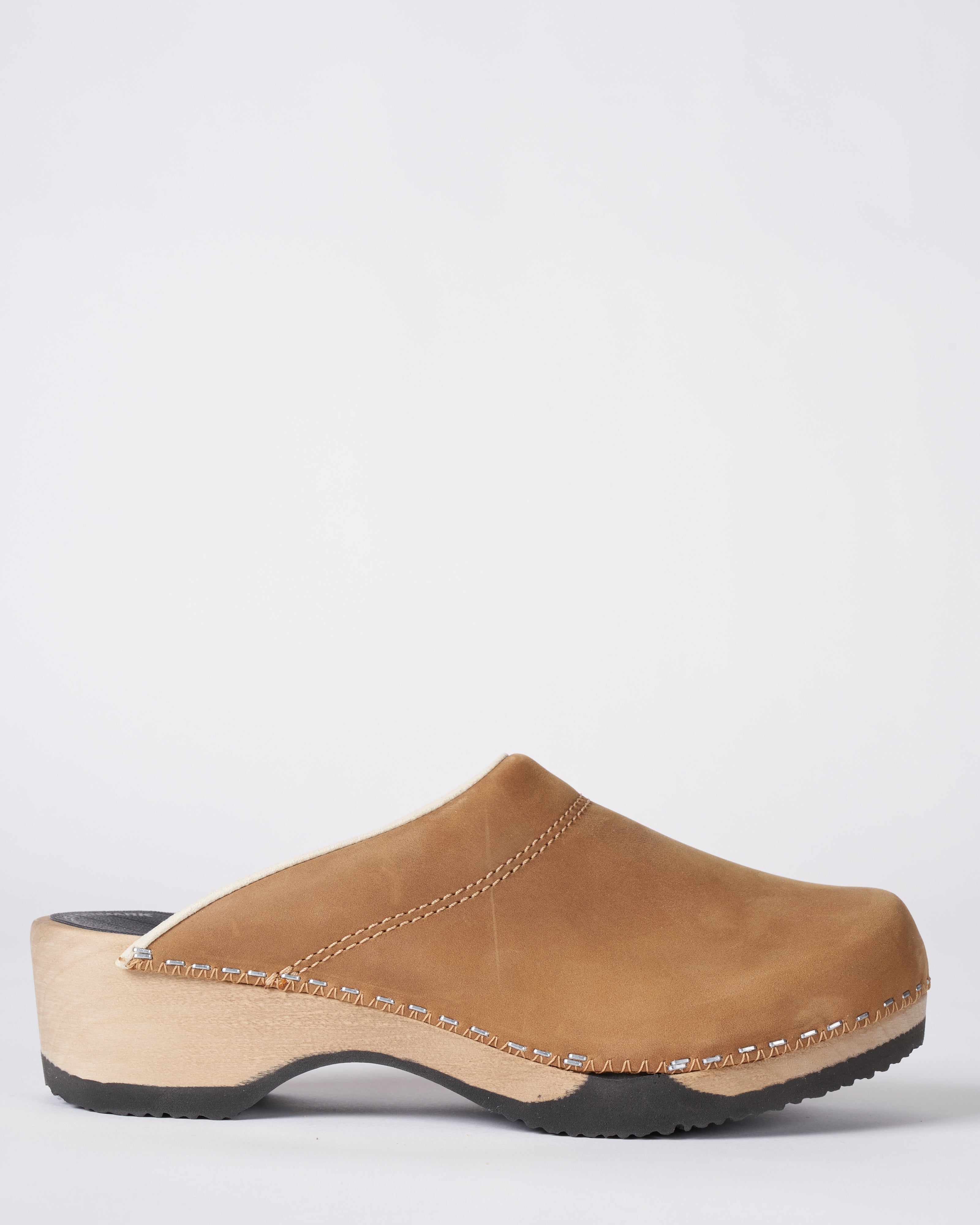 magnafied, embla clog - sand nubuck