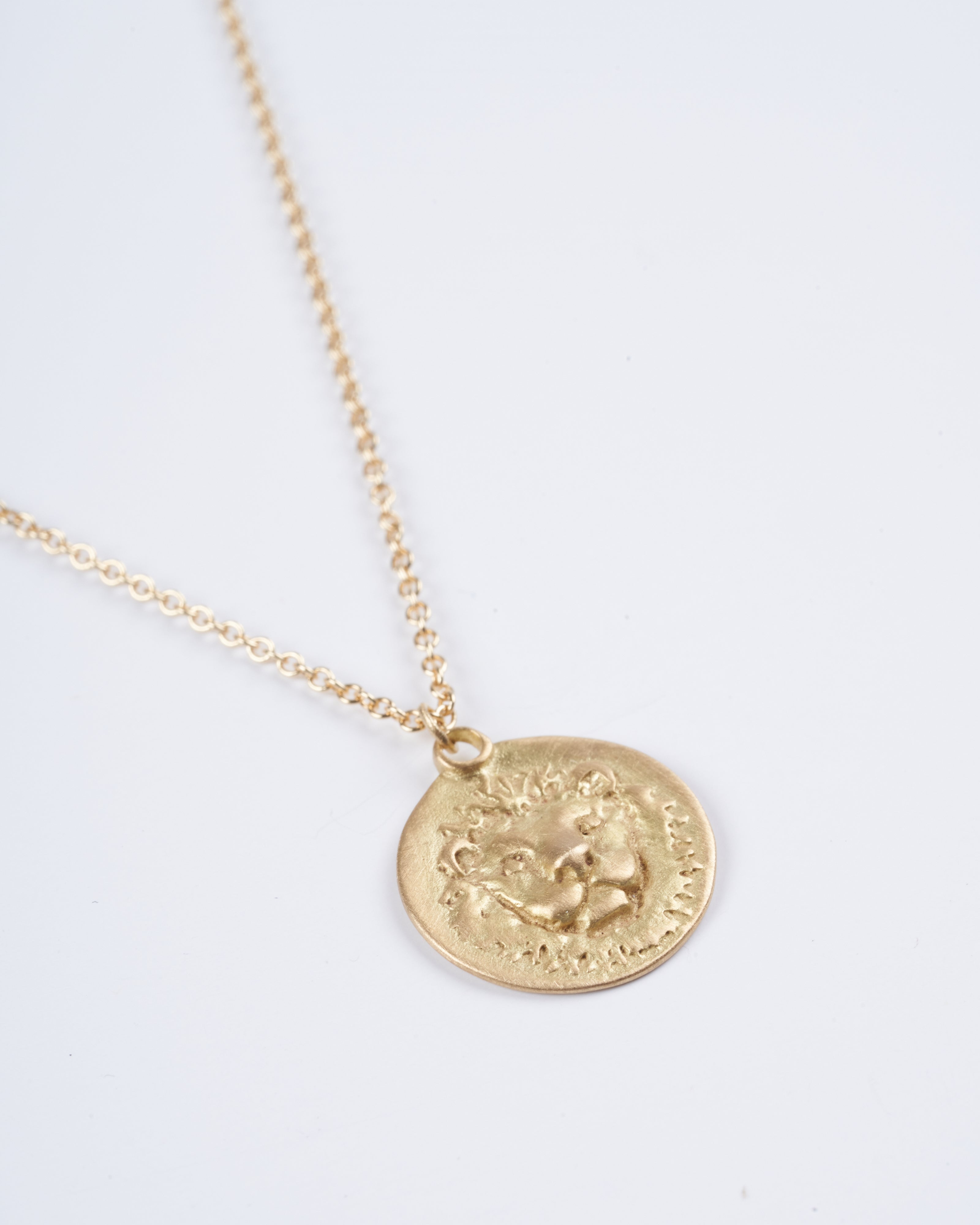 marian maurer, leo disc necklace - yellow gold