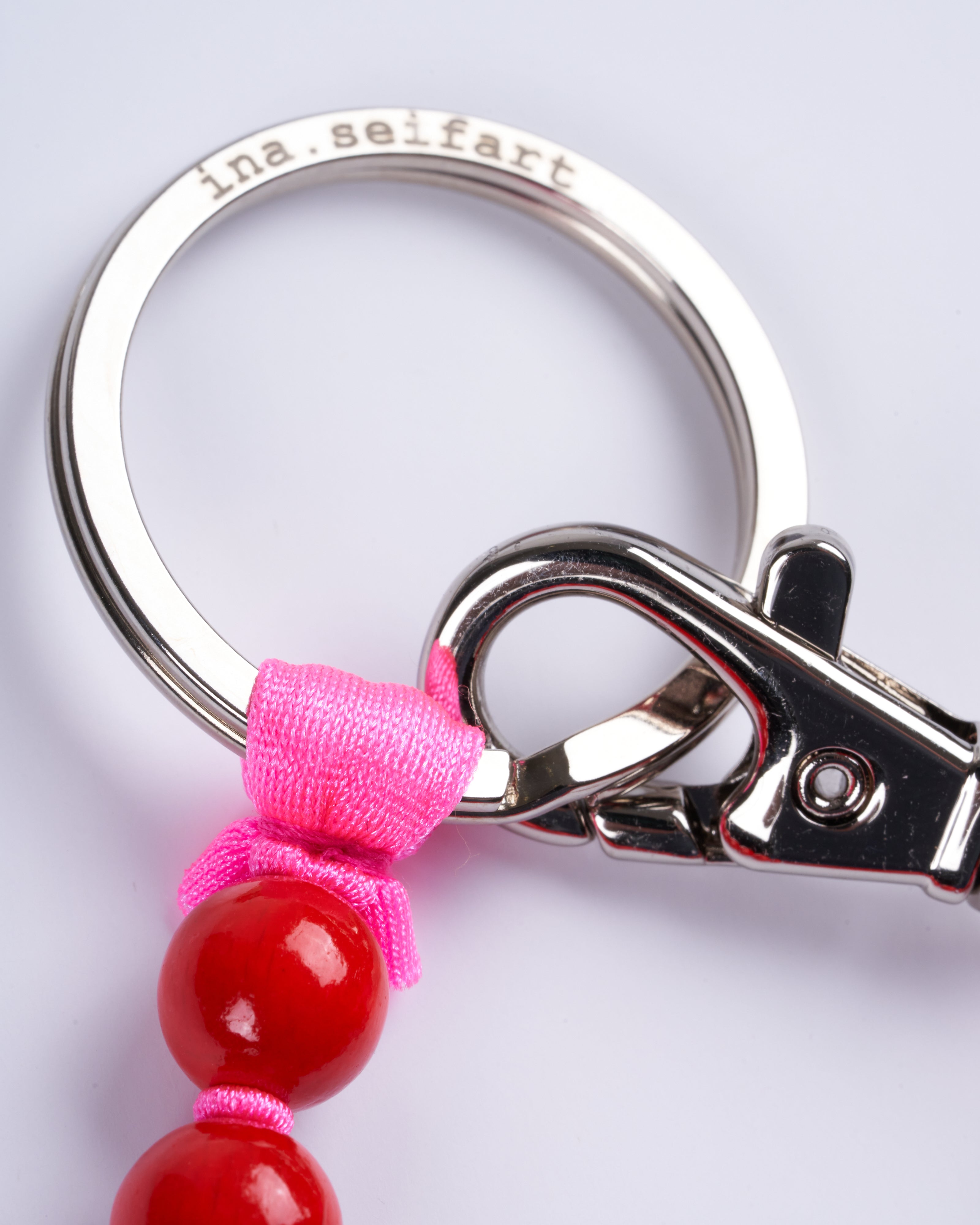 ina seifart, perlen short keyholder - red pink