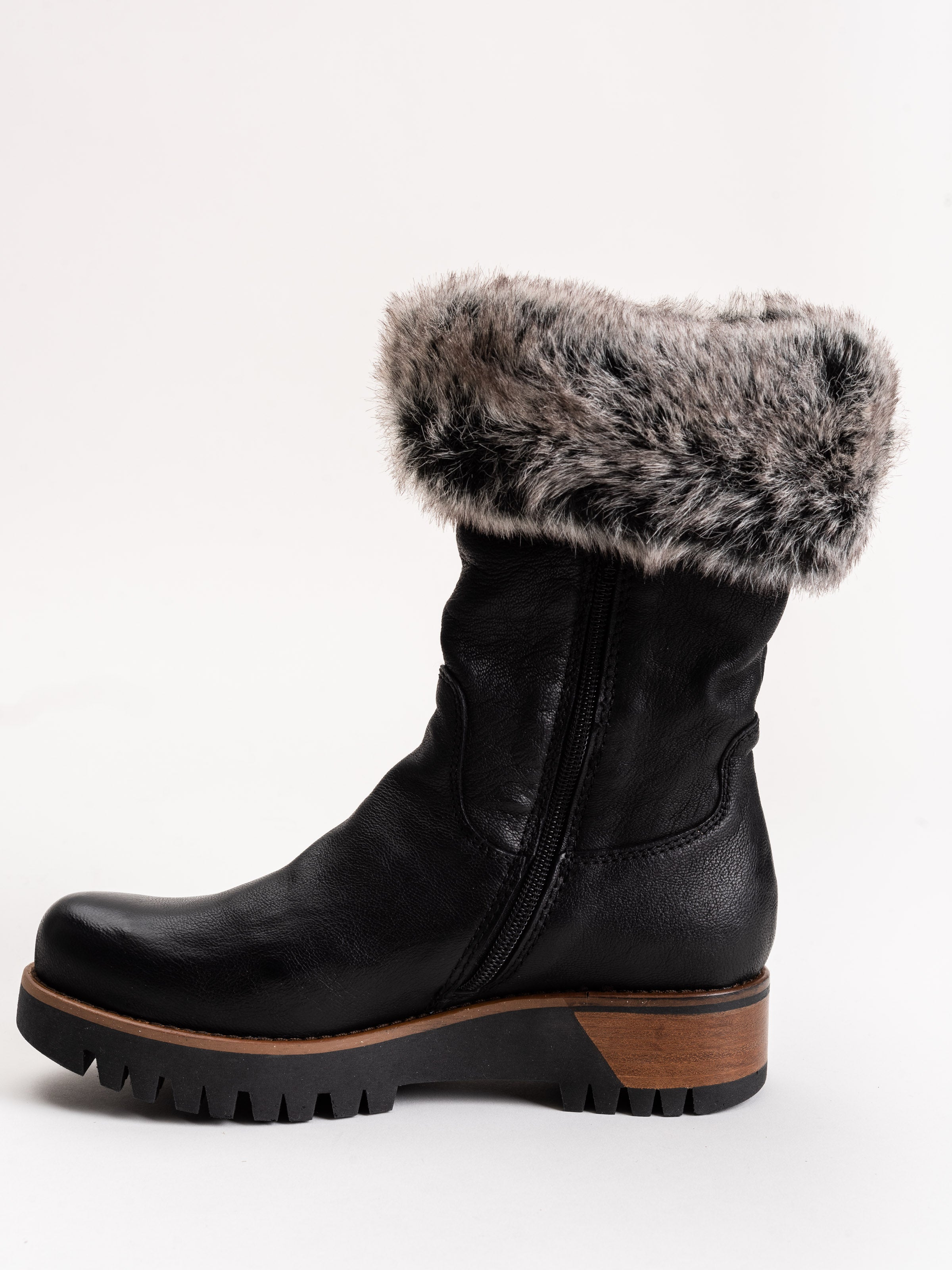 manas, salina tasso boot