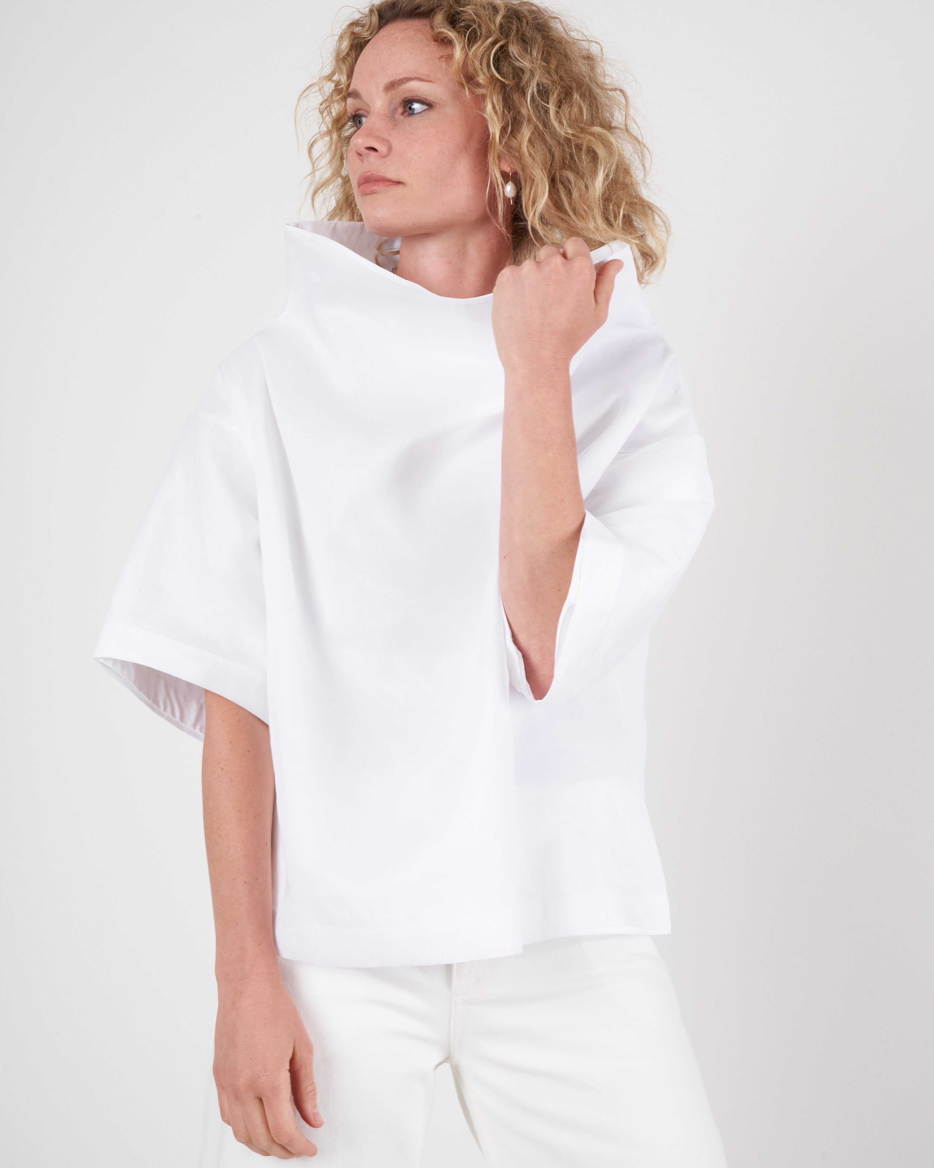 margareth and moi, square top w/ funnel neck - white