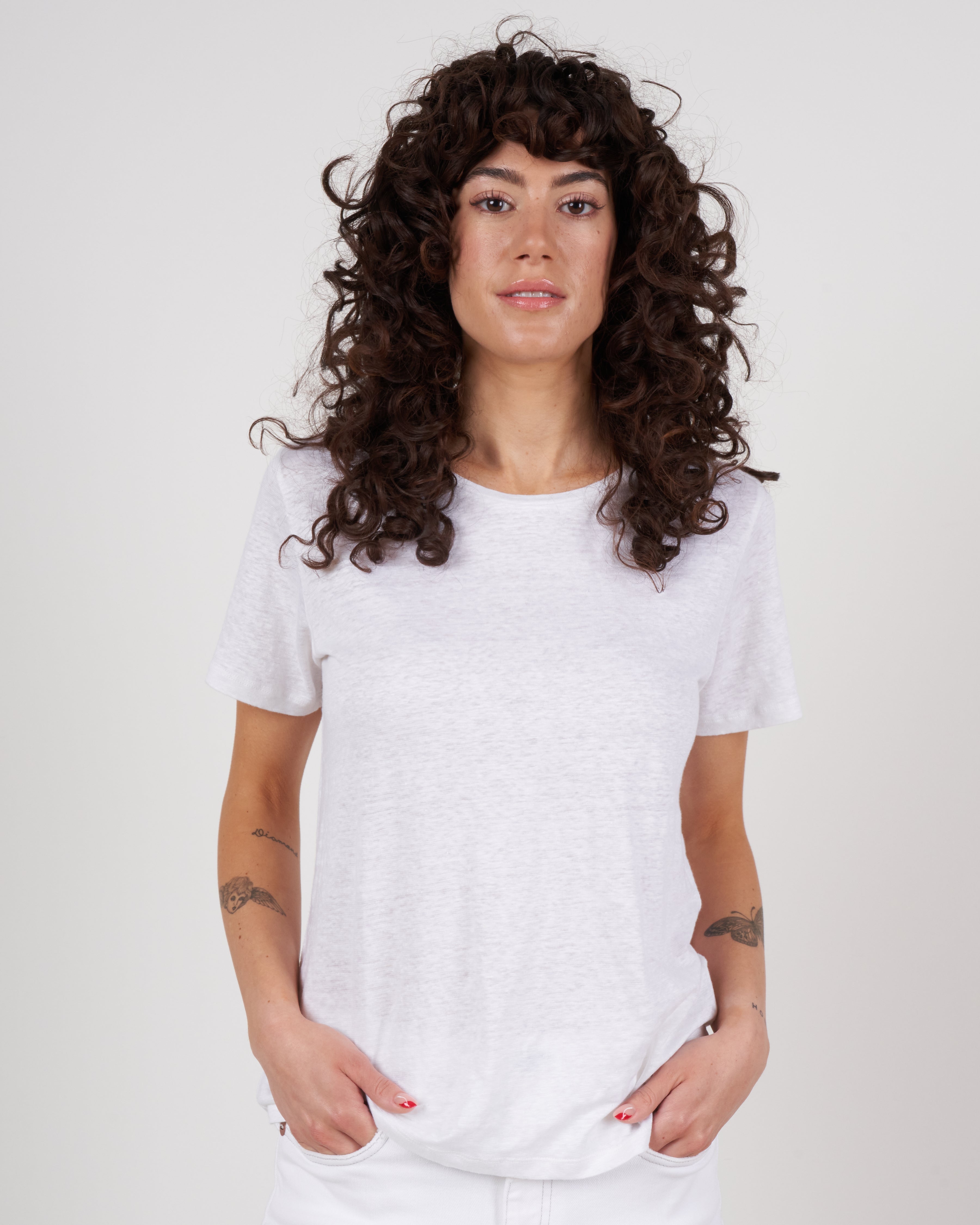 majestic, stretch linen semi relaxed crew tee - blanc