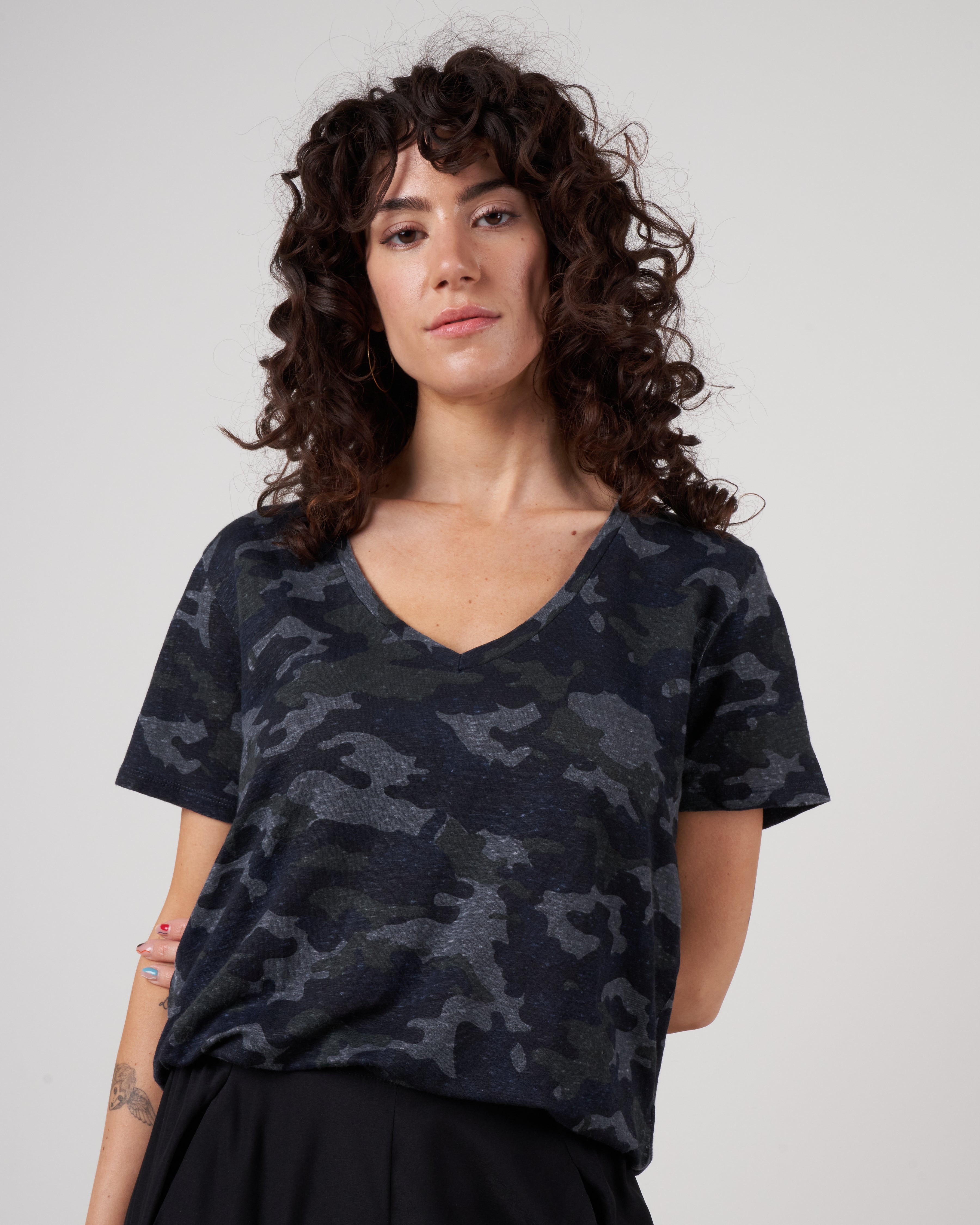 majestic, stretch linen tee - camouflage marine